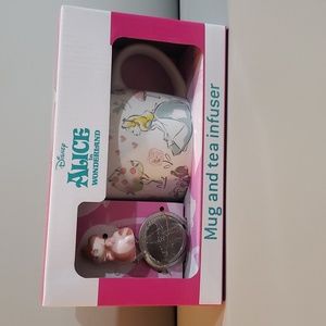 Alice in Wonderland ceramic mug and tea infuser set NWT